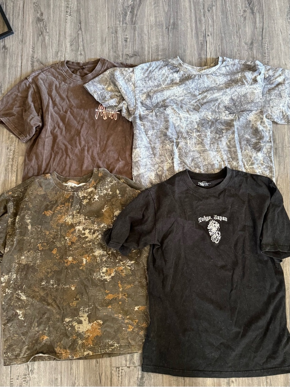 Lot of 4 Mens casual t shirts. S